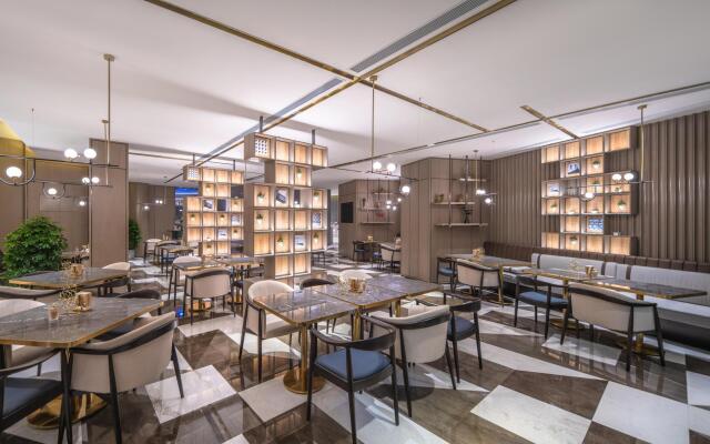 Atour The Tianjin Eye Hotel