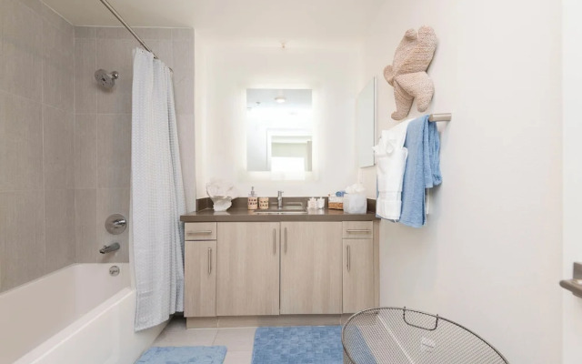 Hollywood Apartment Near Walk of Fame