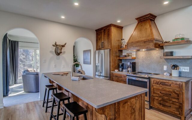 Luxury Mountain Home in Big Canoe! Golf / Lake / EV / Game Room!