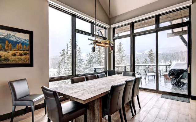 Spruce Ledge 4 Bedrooms 4.5 Bathrooms Townhouse