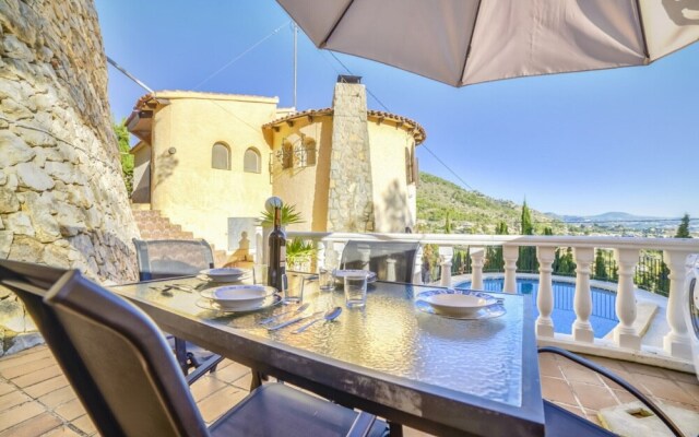 Villa - 4 Bedrooms with Sea views - 104991