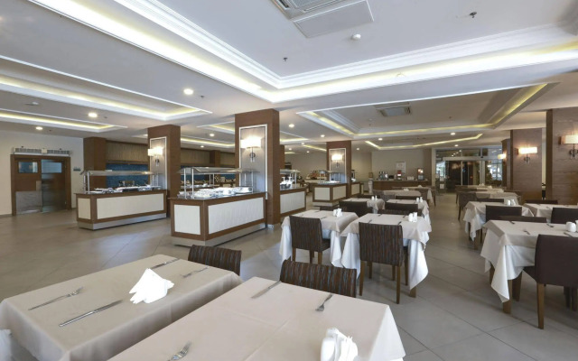 Insula Resort & Spa