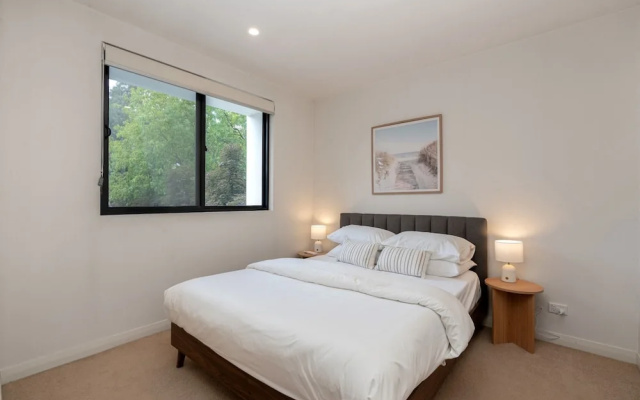 Bright 2-bed Flat Near City Amenities — 2-star hotel in Lyneham