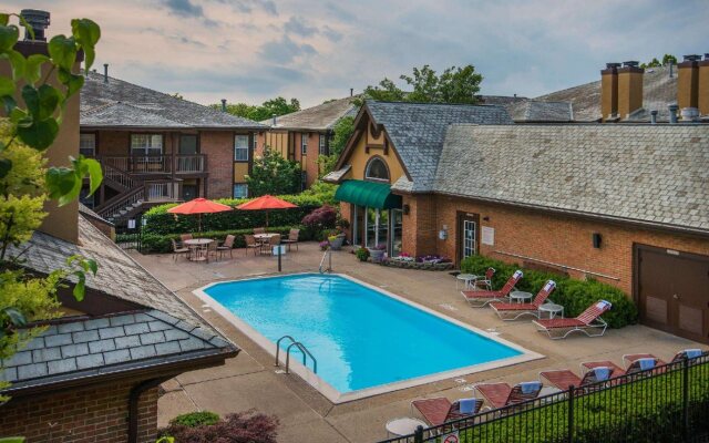 Cloverleaf Suites Columbus