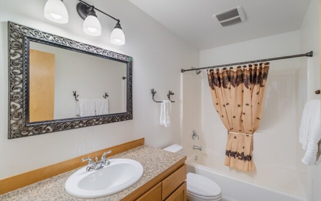 Just Plain Getaway 3 Bedroom Home by NW Comfy Cabins by RedAwning