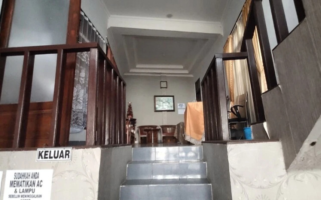 Golden Inn 1