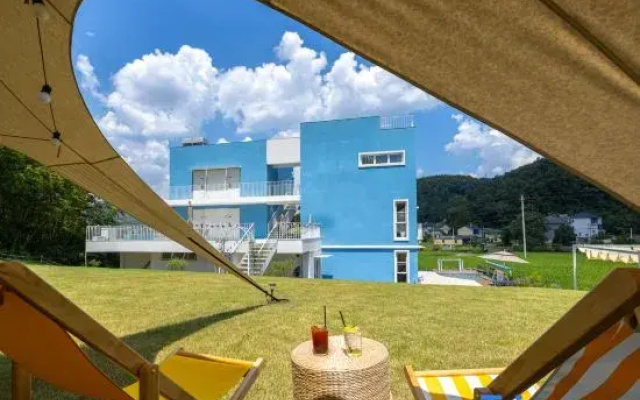 Blue House Country Hotel