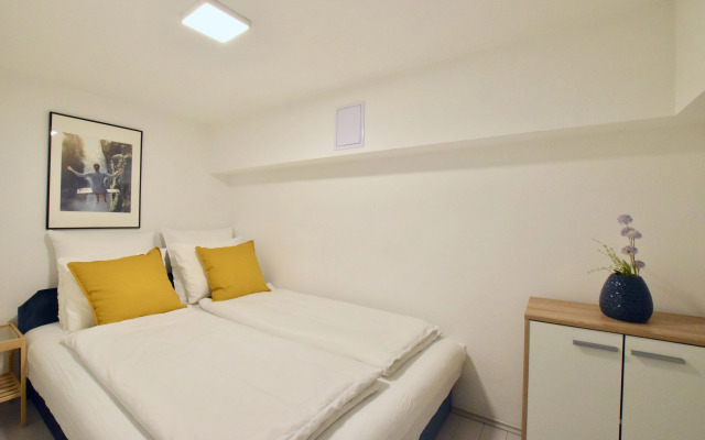 Robinia Apartment