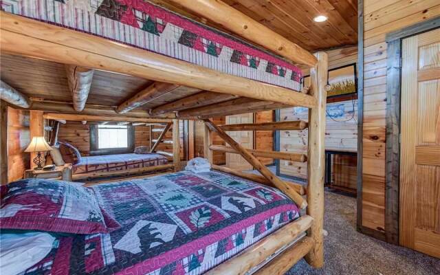 Old Hickory Lodge - Four Bedroom Cabin