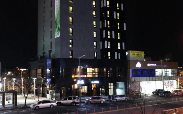 S& Hotel