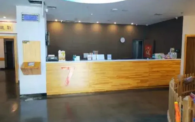 7 Days Premium Hotel (Dalian Airport Walmart Food Street)