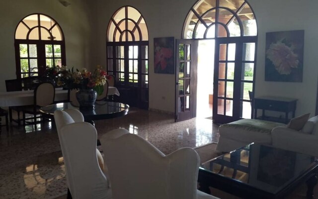 Spacious Oceanfront Villa