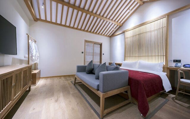 Qianna Yingtang Hotel
