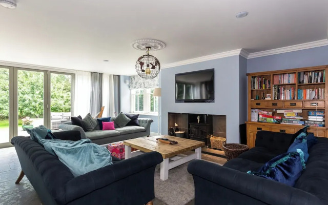 Vallis Oak Villa