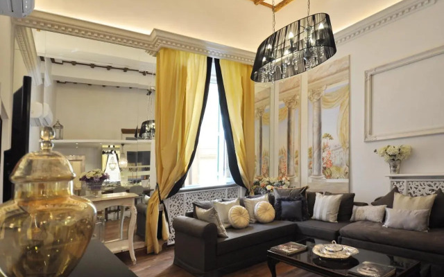 Luxury Navona Apartments by Flatinrome