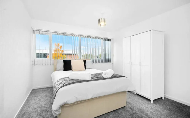 3-bed House in Birmingham-jlr,nec,bham,airport