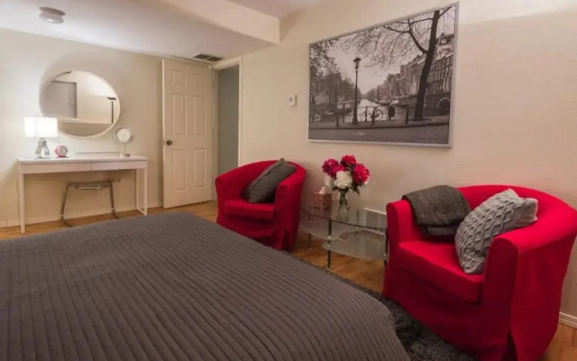 Two Bedroom MIL Apartment Close to Airport Link Rail