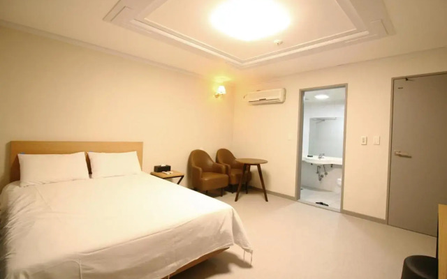Trevi Hotel