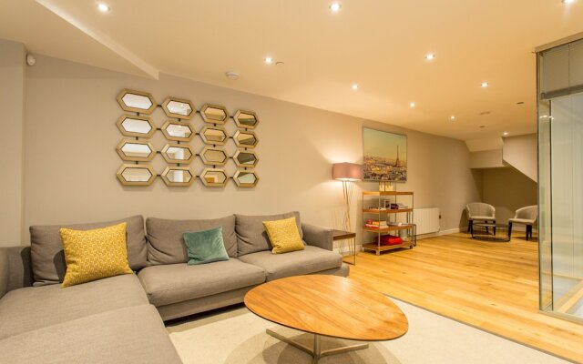 Luxurious 4 bedroom mews house in central Paddington