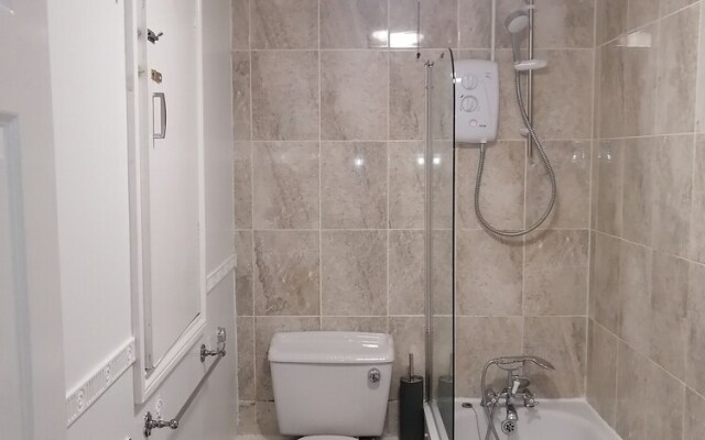 25 Mins to CL! London Amazing 2bedhome Sleeps 1-5