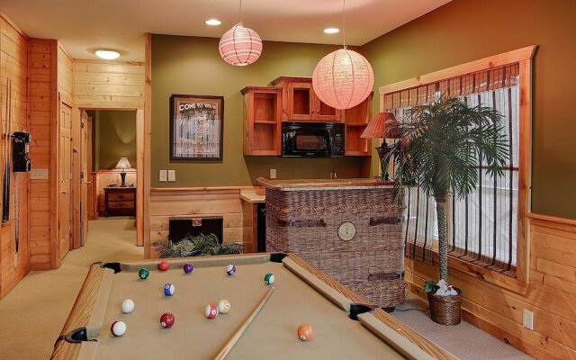 Airport Runway 33 3 Bedroom Cabin