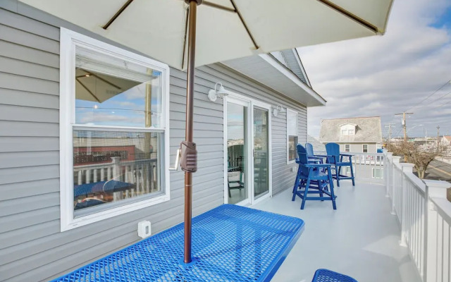 Spacious Wildwood Condo: Walk to Beach!