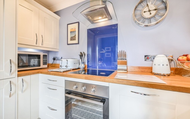 Muntham Apartment 4