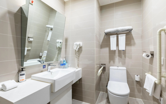 Holiday Inn Express Shenyang North Station by IHG