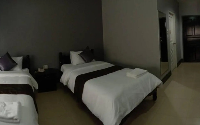 Submukdaphoomplace Hotel