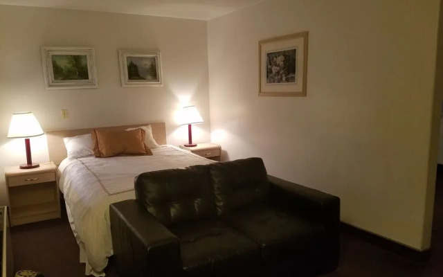 Downtown Xenion Motel