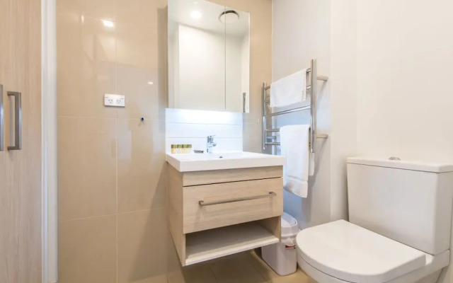 JHT Studio Opp Skytower view Balcony