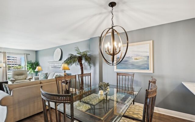 Inlet Reef 210 2 Bedroom Condo by RedAwning