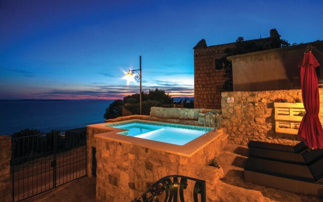 Beautiful Home in Podstrana With Wifi and 3 Bedrooms