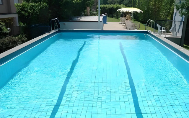 Ascona Lodge, Pool & Garden Retreat