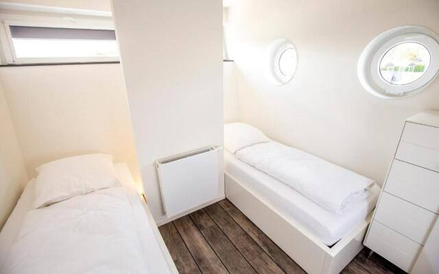 KYST 5410 Floating Home 2