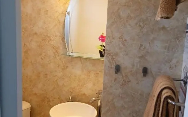 Crystal Room II