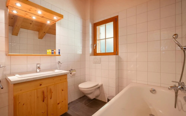 Grand Swiss Chalet for 10 Near Skilift