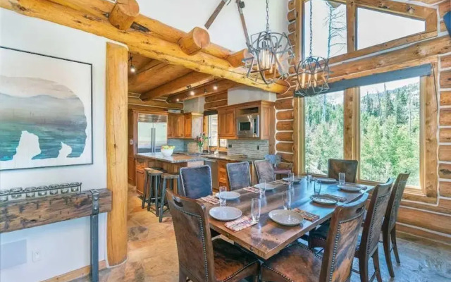 Slopeside Lodge