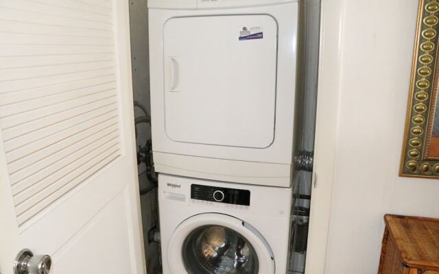 Jamaica Royale 403 - 2 Br Condo