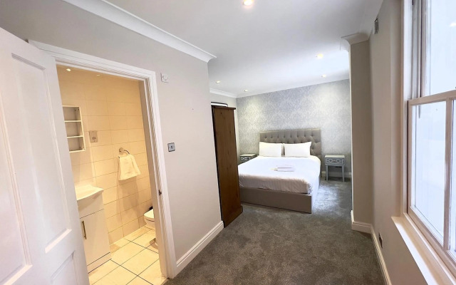 Spacious Two Bedroom Apartment in Westminster