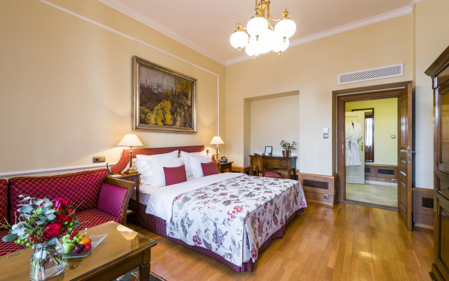 Golden Well Hotel