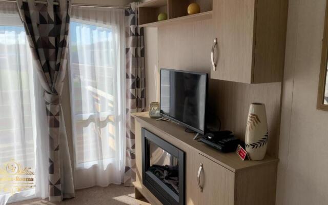 3 Bedrooms Loch Views Heated Pool Close To Beaches