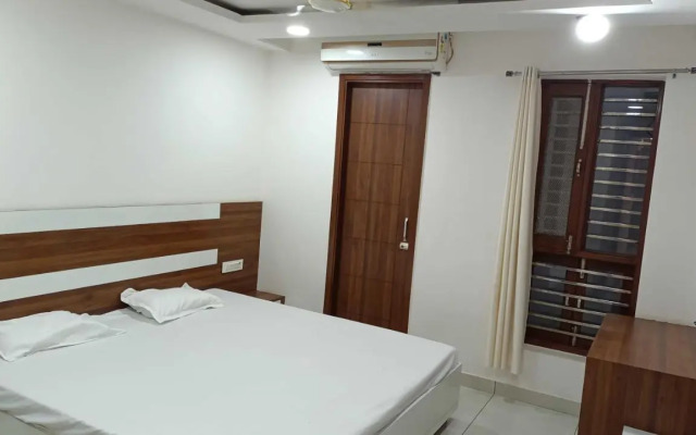 Oyo Home 89062 Ishwar Bharti Apartments