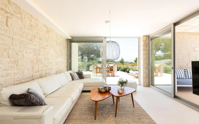 Villa Elias