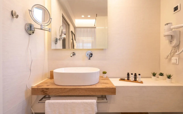 Mirablue Luxury Residences