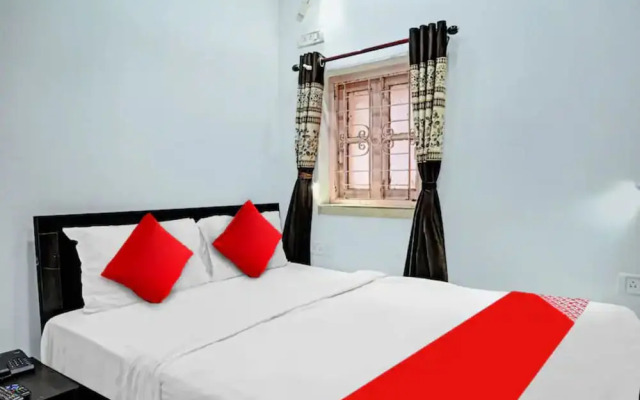 Goroomgo Laxmi Guest House Jadavpur Kolkata