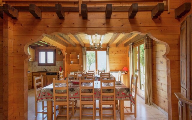 Cosy, Charateristic Chalet Near the Petit Châtel Lifts