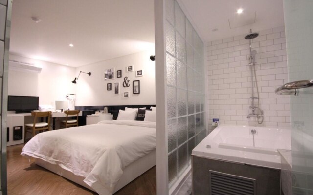 Jeonju Deokjindong Hotel Wannabe