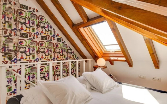 Charming, Light-filled Loft Apartment in Alfama