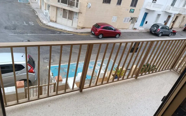 Seaside Stylish and Spacious 2-bedroom Apartment